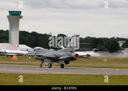 Lockheed Martin F-16 C Fighting Falcon Farnborough Airshow 2008 mit ATC Stockfoto