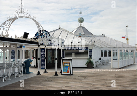 Fish &amp; Chips Restaurant am Pier von Brighton Stockfoto