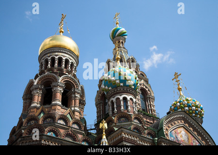 Kuppeln der Kirche der Auferstehung Christi in St. Petersburg, auch bekannt als Kirche der Auferstehungskirche, Russland. Stockfoto