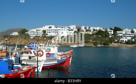 griechischen Angelboote/Fischerboote im Hafen Piso Livadi Paros Insel Kykladen-Architektur-Kurort Stockfoto