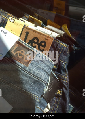 Lee Jeans für Verkauf in einem Geschäft Stockfoto