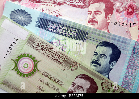 Dinar-Noten aus dem Irak diese Töne werden von dem ehemaligen Regime geführt von Suddam Hussein der ehemaligen Diktator Stockfoto