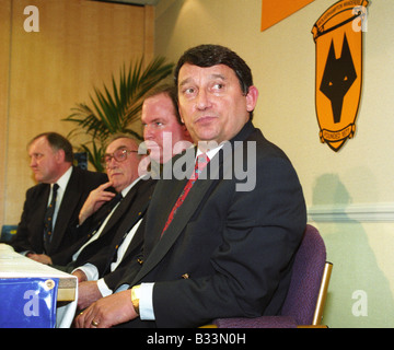 Ehemaliger England Manager Graham Taylor vorgestellt als der neue Manager der Wolverhampton Wanderers 1994 Stockfoto