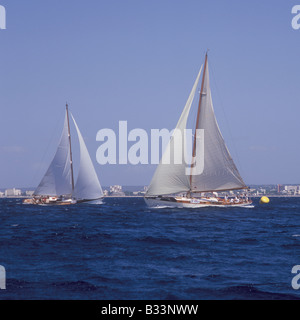 Szene während der XXIV TROFEO ALMIRANTE CONDE DE BARCELONA - Conde de Barcelona Classic Boote Segelregatta, Palma De Mallorca. Stockfoto