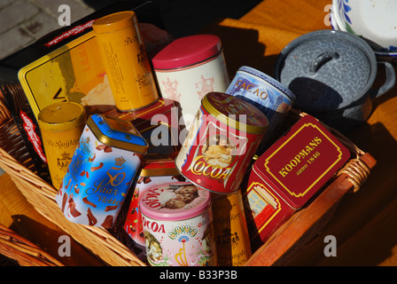 Lebensmittel-Dosen am Sammlermarkt Middelburg Zeeland Niederlande Stockfoto