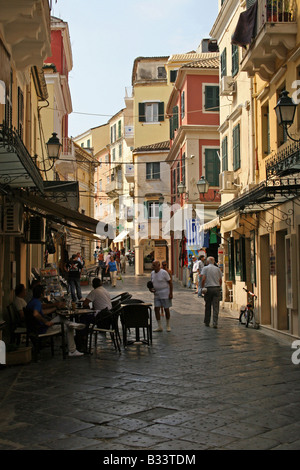 EINER GASSE IN DER ALTSTADT VON CORFU. GRIECHISCHEN IONISCHEN INSEL KORFU. Stockfoto