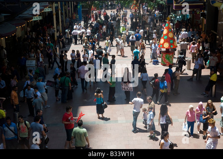 Last-Minute-Weihnachts-Einkäufer in der Pitt Street Mall, das Zentrum von Sydney shopping District. Stockfoto