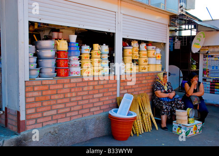 Weibliche Verkäufer auf der Piata Centrala Marktplatz in Chisinau Moldawien Europa Stockfoto