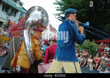 Französische Straße Theatergruppe Tutti Frutti Stockfoto