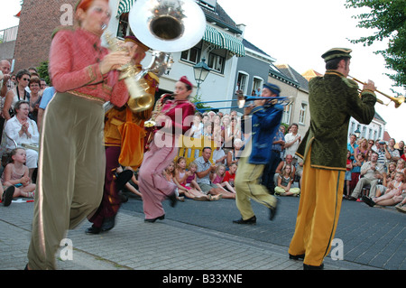 Französische Straße Theatergruppe Tutti Frutti Stockfoto