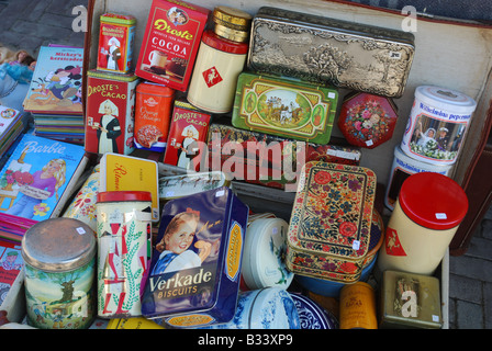 Lebensmittel-Dosen am Sammlermarkt Middelburg Zeeland Niederlande Stockfoto