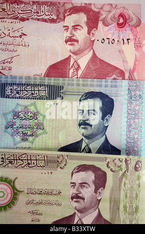 Dinar-Noten aus dem Irak diese Töne werden von dem ehemaligen Regime geführt von Suddam Hussein der ehemaligen Diktator Stockfoto