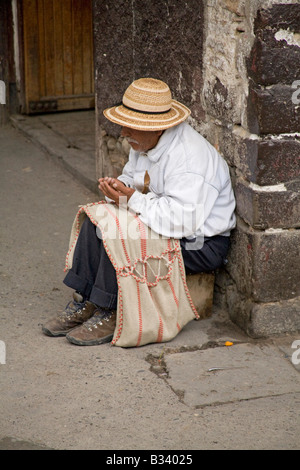 Bettler betteln an Straßenecke in Quito Ecuador Südamerika 72143 Ecuador Mann Stockfoto