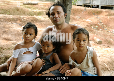 Eine Familie aus dem Amazonas Stockfoto