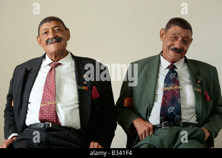 der 73 Jahre alte Zwillinge Joao und Fernando Nathis, Lagos, Algarve, Portugal Stockfoto