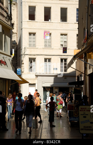 Straßenszene in Avignon, Frankreich Stockfoto