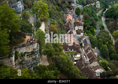 Blick hinunter auf die engen Gassen von Rocamadour, in der Dordogne-Region von Frankreich, EU Stockfoto