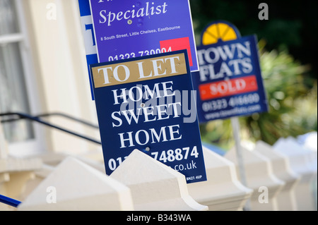 Home sweet Home: Immobilien zum Verkauf in Eastbourne an der Südküste von England. Stockfoto