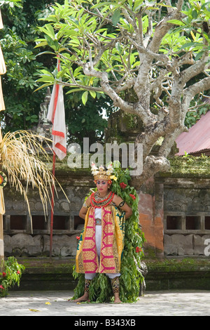 In Batubulan (Bali - Indonesien), der Prinz von der Barong Tanz. Dans Batubulan (Bali-Indonésie), le Prince De La Danse Barong. Stockfoto