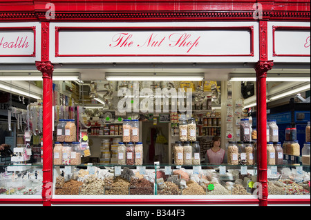 Stall Verkauf Muttern in der Edwardian Kirkgate Market, Leeds, West Yorkshire, England Stockfoto