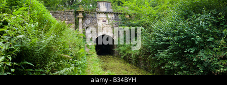 Das Coates-Portal zu den Sapperton-Tunnel auf der Themse Severn Kanal auf den Cotswolds in der Nähe von Coates, Gloucestershire Stockfoto