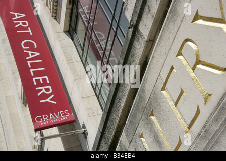 Stadt von Sheffield, England. Nahaufnahme der Gräber Kunstgalerie und Zentralbibliothek zu unterzeichnen und Eingang an der Surrey Street. Stockfoto