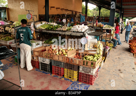 El Valle de Anton öffentlicher Markt ist der Ort, wo Bauern ihre waren und Produkte an die Öffentlichkeit verkaufen. Stockfoto