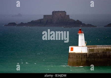 Saint-Malo-Leuchtturm und Fort Du Petit sein Stockfoto