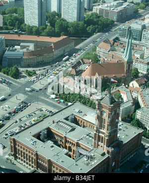 erhöhten Blick auf Roten Rathaus und Nikolaikirche in Ost-Berlin Deutschland Juni 2008 Stockfoto