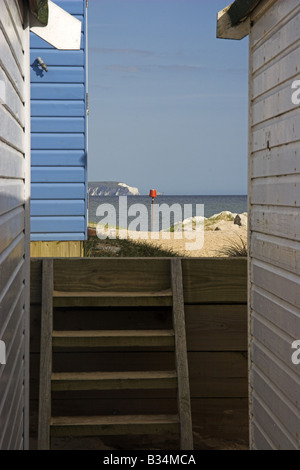 Blick über Meer und Klippen auf Isle Of Wight von Hengistbury Head in Dorset Stockfoto