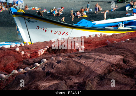 Fischernetze trocknen in der Sonne in Puerto De La Cruz, Teneriffa, Kanarische Inseln, Spanien Stockfoto