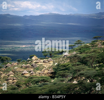 Kenia, Cherangani Hills, Tot Böschung. Traditionelle Marakwet Gehöfte auf den felsigen Osthängen der Cherangani Hills gebaut haben eine schöne Aussicht über das Tal von Kerio. Stockfoto