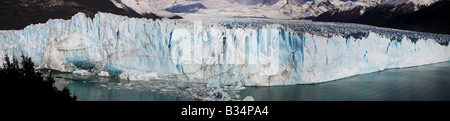 Panoramablick auf dem Perito Moreno Gletscher, Nationalpark Los Glaciares, Patagonien in Argentinien. Stockfoto