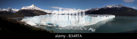 Panoramablick auf dem Perito Moreno Gletscher, Nationalpark Los Glaciares, Patagonien in Argentinien. Stockfoto