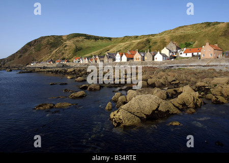 Ehemaliges Fischerdorf und den Hafen von Crovie an der Nordküste in Aberdeenshire, Schottland, Vereinigtes Königreich Stockfoto