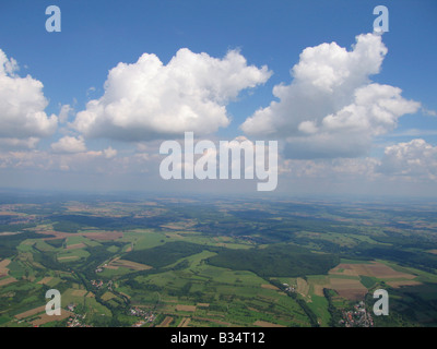 Luftbild aus einem Segelflugzeug von Cumulus-Wolken in der deutschen sky - Arround Saarbrücken - Saarland Stockfoto