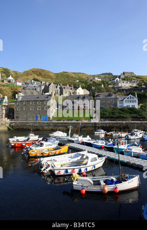 Ehemaliges Fischerdorf und den Hafen von Gardenstown an der Nordküste in Aberdeenshire, Schottland, Vereinigtes Königreich Stockfoto