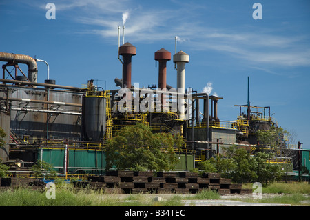 Stahlwerk unter blauem Himmel, Hamilton, Ontario, Kanada. Stockfoto