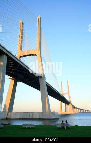 Ponte Vasco da Gama über den Tejo in Lissabon, Portugal Stockfoto