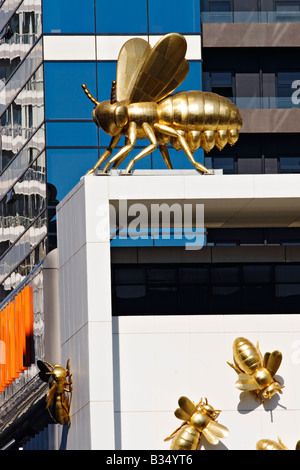 Melbourne Cityscape / Eureka Tower Detail, die "Queen Bee Installation" an der Basis des Gebäudes. Melbourne Victoria Australien. Stockfoto