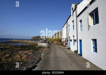 Ehemaliges Fischerdorf und den Hafen von Gardenstown an der Nordküste in Aberdeenshire, Schottland, Vereinigtes Königreich Stockfoto