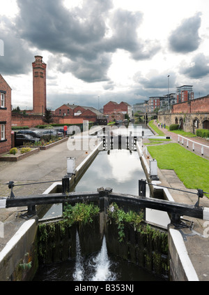 Schloss an der Leeds-Liverpool-Kanal in der Nähe von Getreidespeicher Wharf, Leeds, West Yorkshire, England Stockfoto