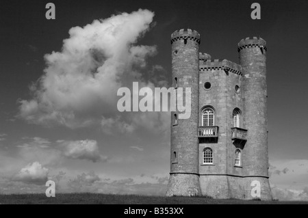 Broadway Tower eines Englands hervorragende Aussichtspunkte in Monochrom, The Cotswolds. Worcestershire, England, Vereinigtes Königreich Stockfoto