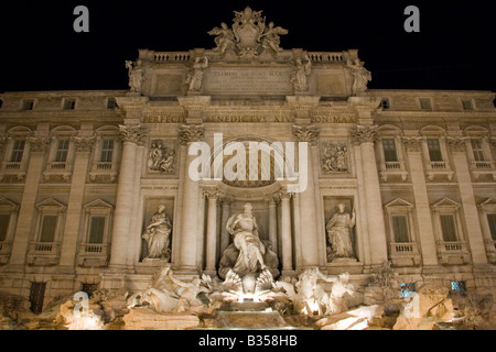 Fontana di Trevi bei Nacht in Rom, Italien Stockfoto