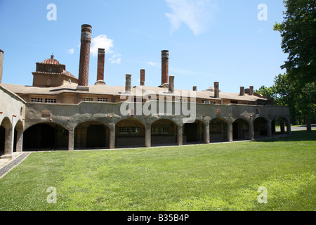 Zugewandten Südseite des Hof - funktioniert der Hauptkachel Bereich - mährischen Keramik und Fliesen arbeiten. Stockfoto