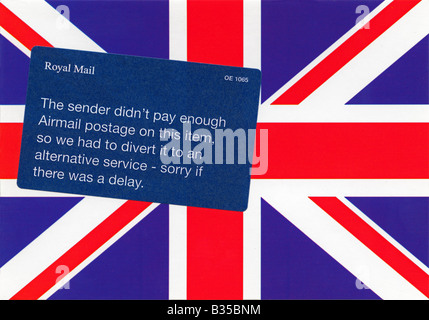 POSTKARTE MIT UNION JACK FLAGGE UND SPÄTEN ROYAL MAIL BENACHRICHTIGUNG Stockfoto