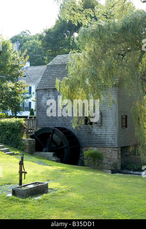 Historischen Dexter Grist Mill Sandwich MA auf Cape Cod Massachusetts, USA, gebaut im Jahre 1654. Im Sommer können Sie kaufen, Maismehl und beobachten sie es zu mahlen. Stockfoto