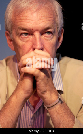 Jon Snow-TV-Moderatorin bei The Guardian Hay Festival 2008 Hay on Wye Powys Wales UK EU abgebildet Stockfoto