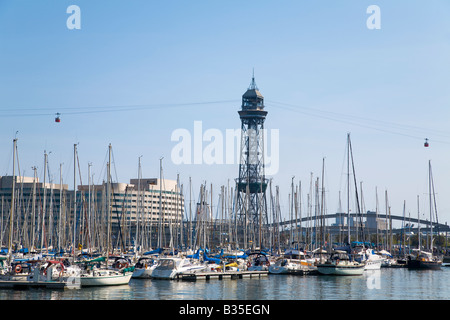 Spanien Barcelona Boote im Hafen von Marina Port Vell Stützpfeiler für Gondeln angedockt Stockfoto