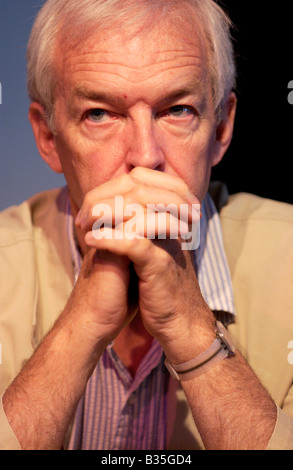 Jon Snow-TV-Moderatorin bei The Guardian Hay Festival 2008 Hay on Wye Powys Wales UK EU abgebildet Stockfoto